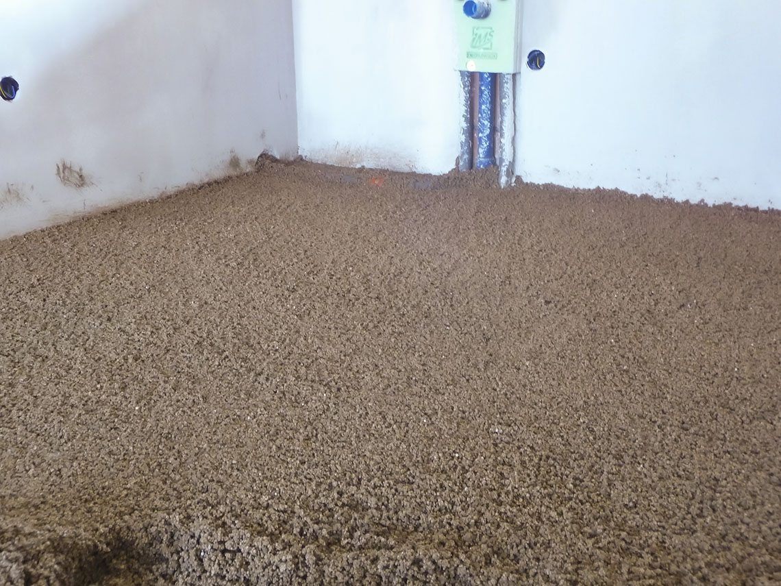 IsoPlus Binder über Rohren